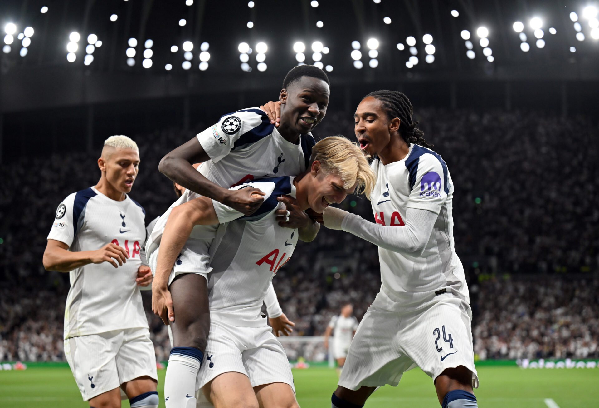 Τότεναμ-Βιγιαρεάλ 1-0: Το αυτογκόλ του Λουίζ στο 4′ ήταν αρκετό για τα Σπιρούνια