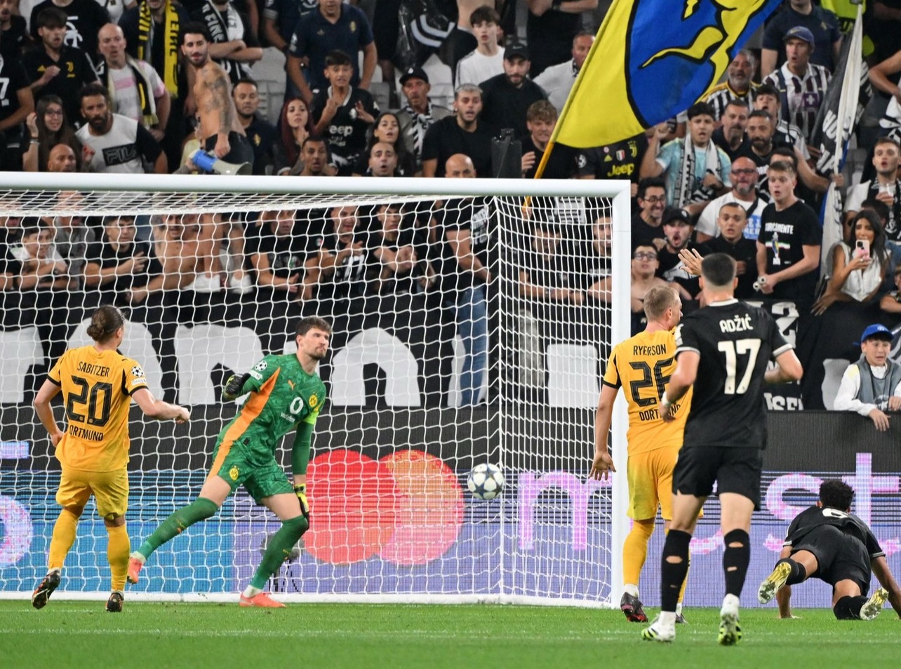 Γιουβέντους-Ντόρντμουντ 4-4: Χωρίς νικητή το ματς της αγωνιστικής στο Τορίνο